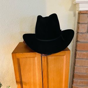 Resistol Black Cowboy Hat: Size 6 3/4 and it has a 3 1/2 inch Brim. SALE!